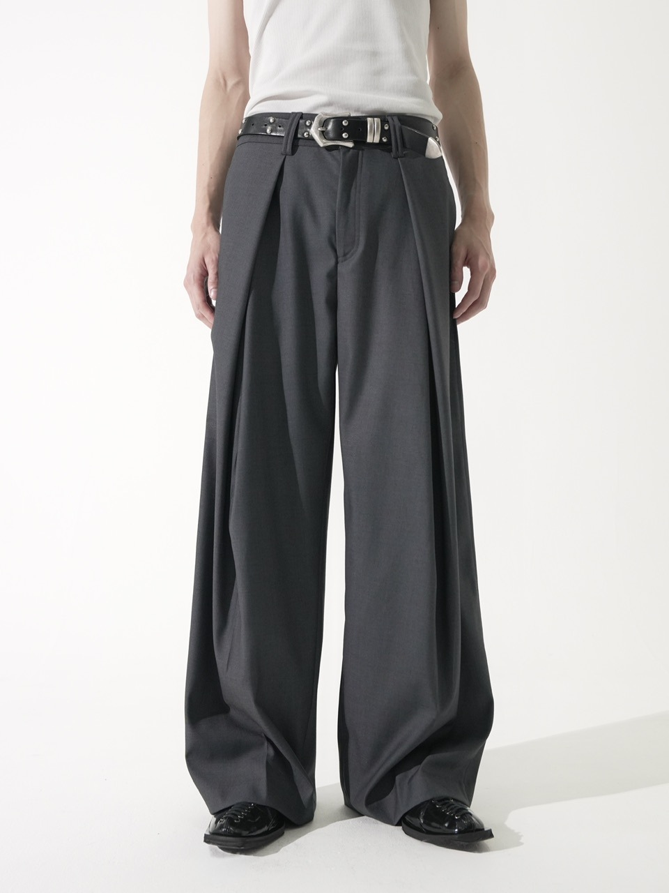CS】cross tuck drape slacks (charcoal) | OUR BRAND,Chikashitsu +
