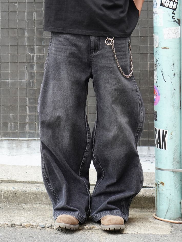 Chikashitsu +】side wave design denim pants (BLACK) | OUR BRAND