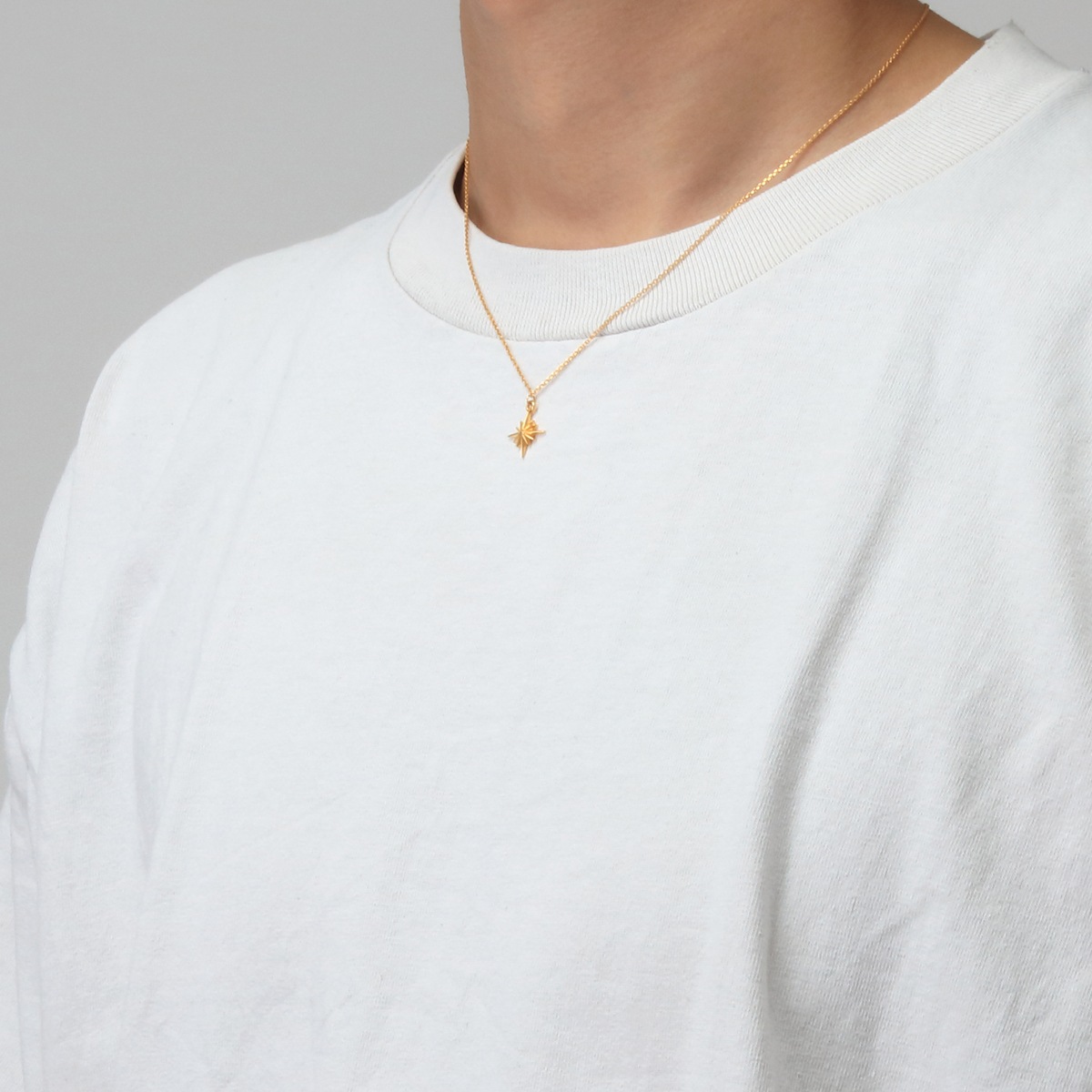 シルバーネックレス 金具太陽部分の中央にワンポイントゴールド