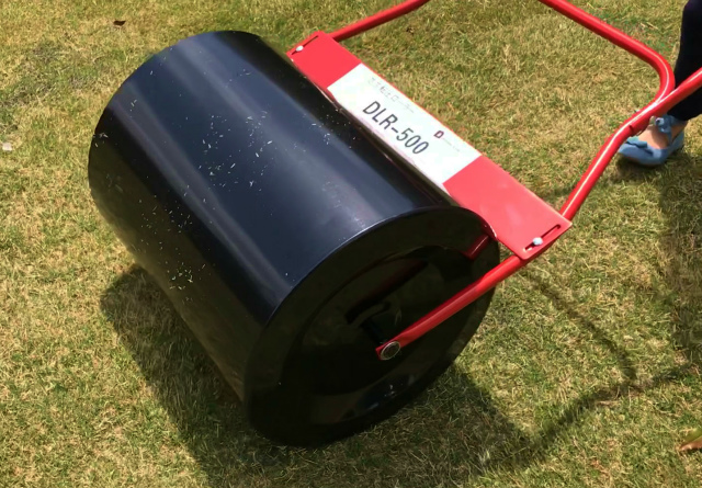 芝生転圧ローラーの必要性と比較、DLR-500レビュー | 芝生とDIYの庭