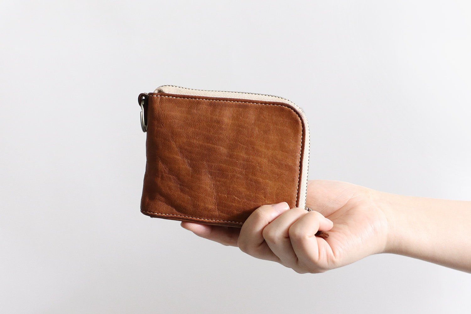 REALMIND / FORO 他にない風合い。ソフトで軽い上質な後染め馬ヌメ革の