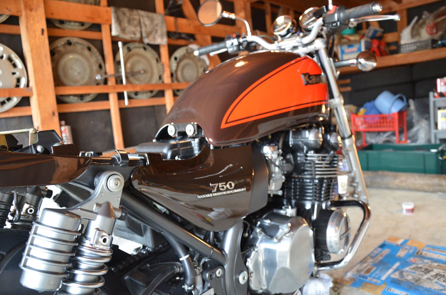 ゼファー750のフューエルタンク（燃料）を外してみよう: born March