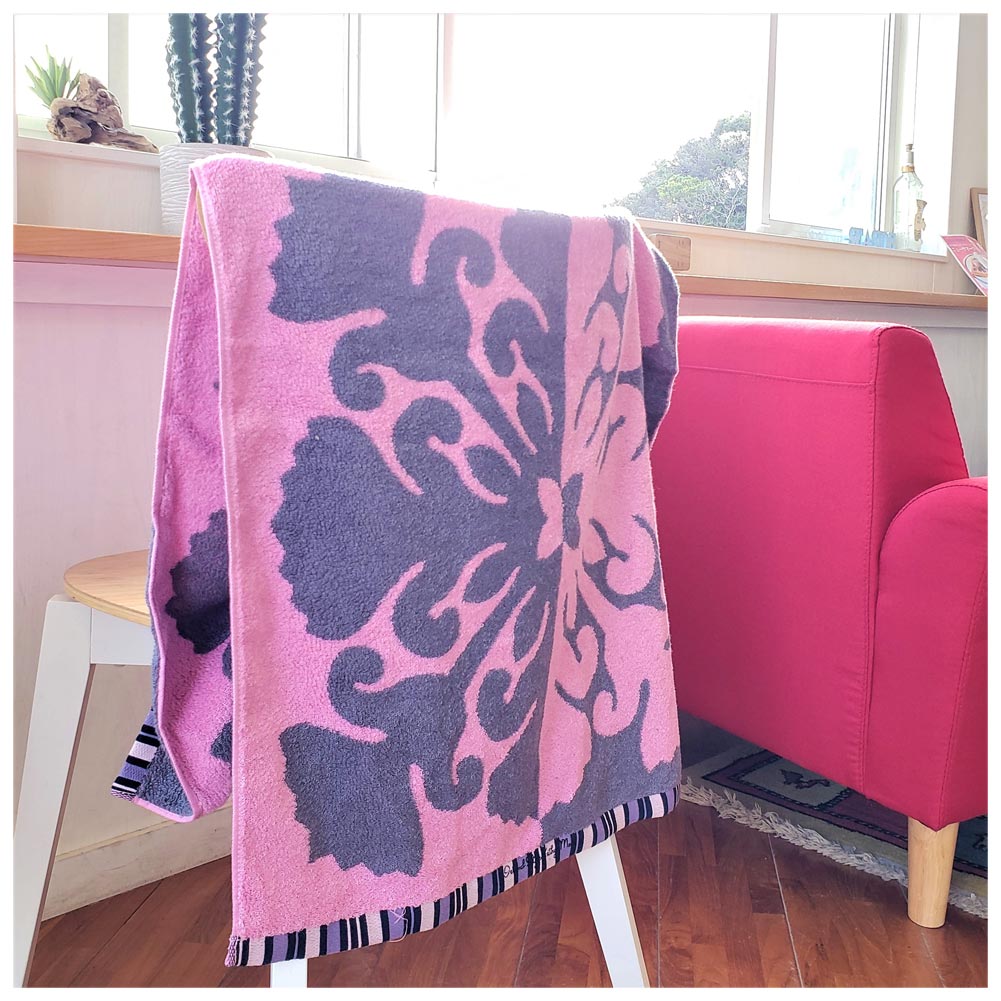 キャシーマム ハワイアンキルト柄 バスタオル 花 フラワー グレー