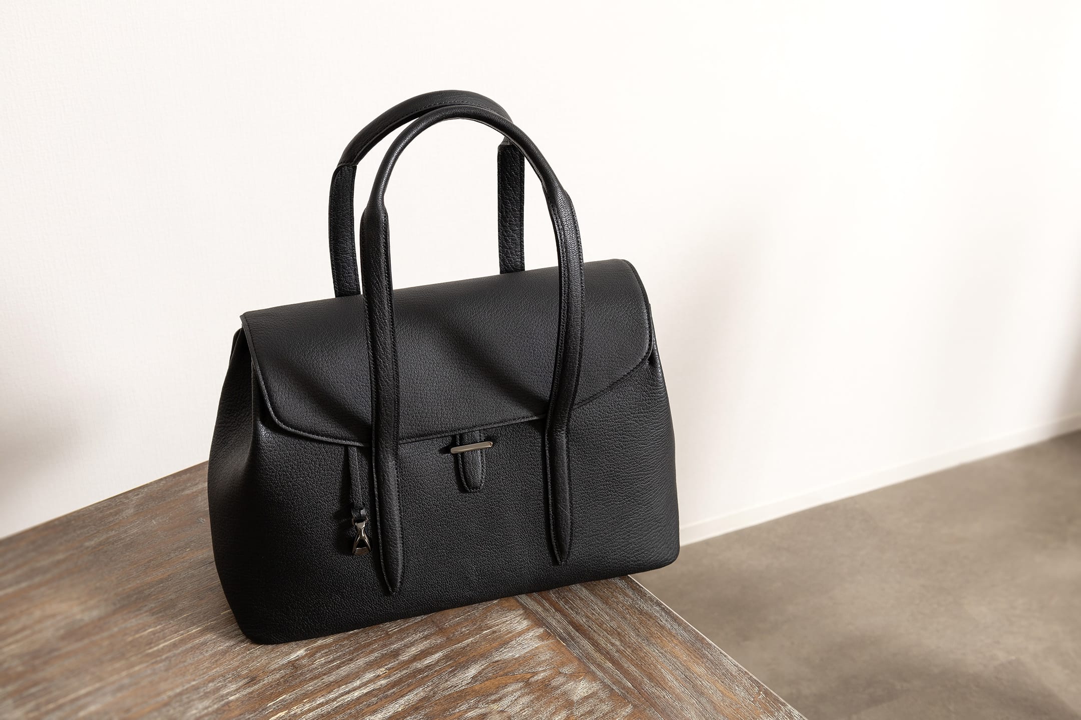 フラップトートバッグ(S)“Embrace” | 大人のバッグ・財布・ トート