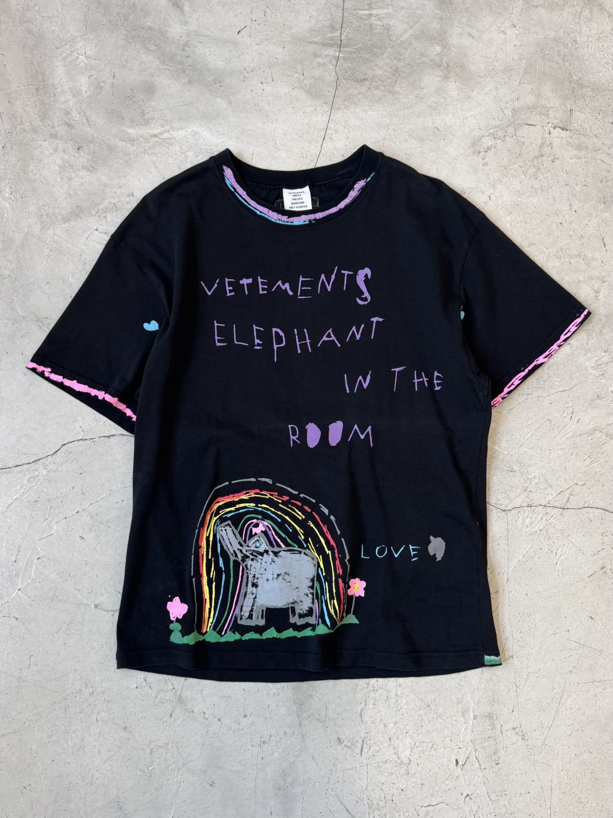 Vetements FW19 ELEPHANT IN THE ROOM TEE | Grailed