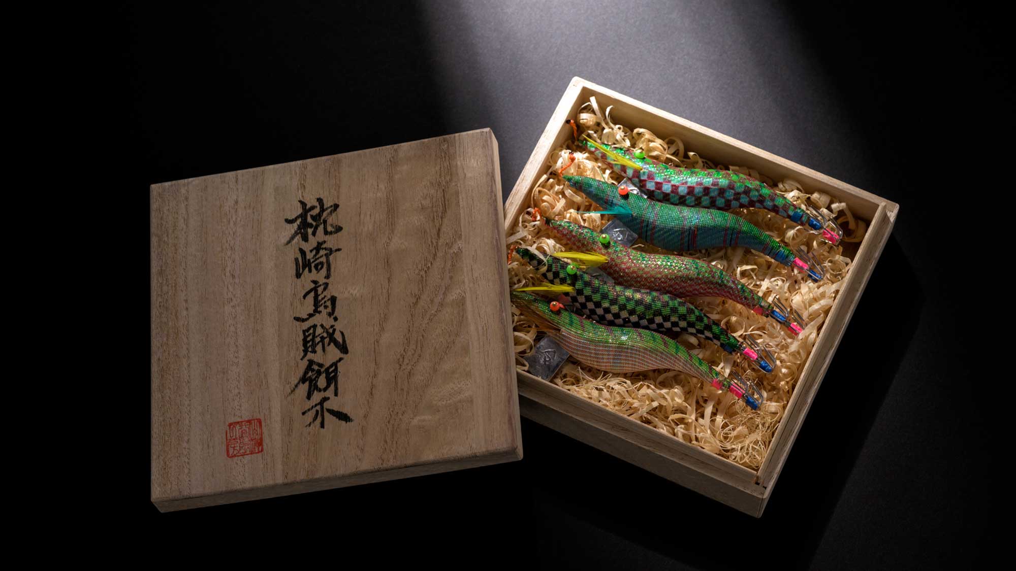 腰のくびれに民藝の大家も惚れた？日本固有のルアー、薩摩烏賊餌木の