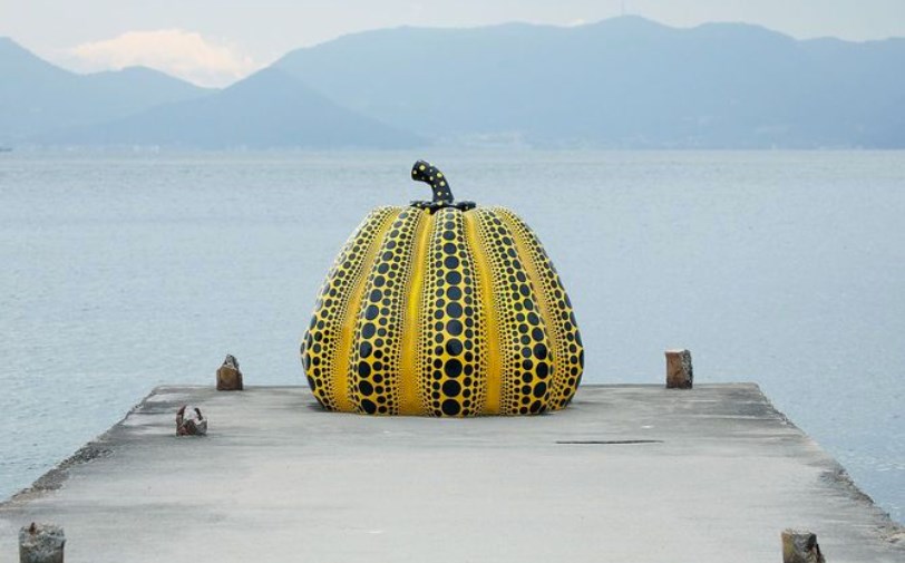 草間彌生の8億円の価値がある作品「かぼちゃの彫刻」ってどんな作品