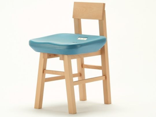 国立」の青いシートが新しい椅子に── 数量限定販売 | GQ JAPAN