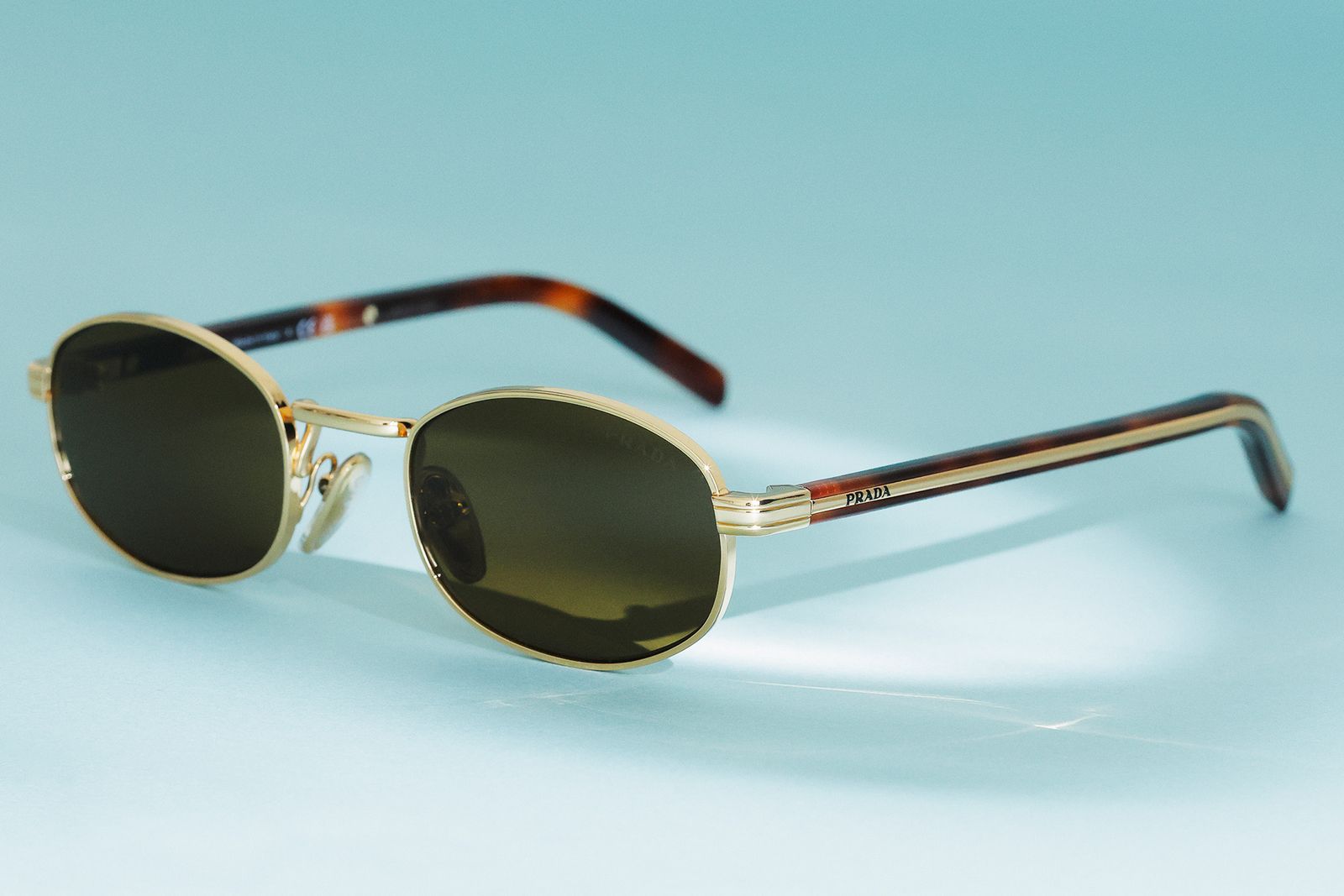 クラシックな世界と近未来を同時に反映させたプラダ──夏がくる前に