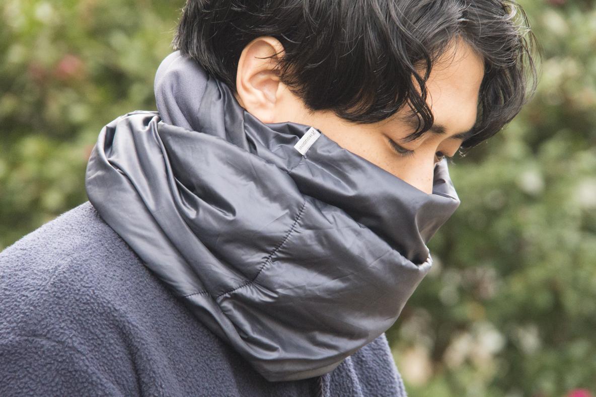 スウェーデンのアウトドアブランドがつくるスヌードはこの大きさが使い