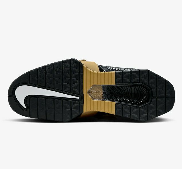 ナイキ ロマレオス 4 ブラック メタリックゴールド 2024 | 海外