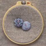 ハンガリー孔雀刺繍くるみボタンアクセサリー:29mm｜mimi刺繍｜東京