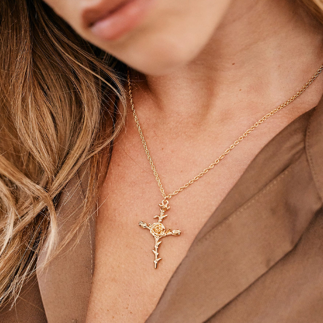 Floral Cross Pendant Necklace – Mint & Lily