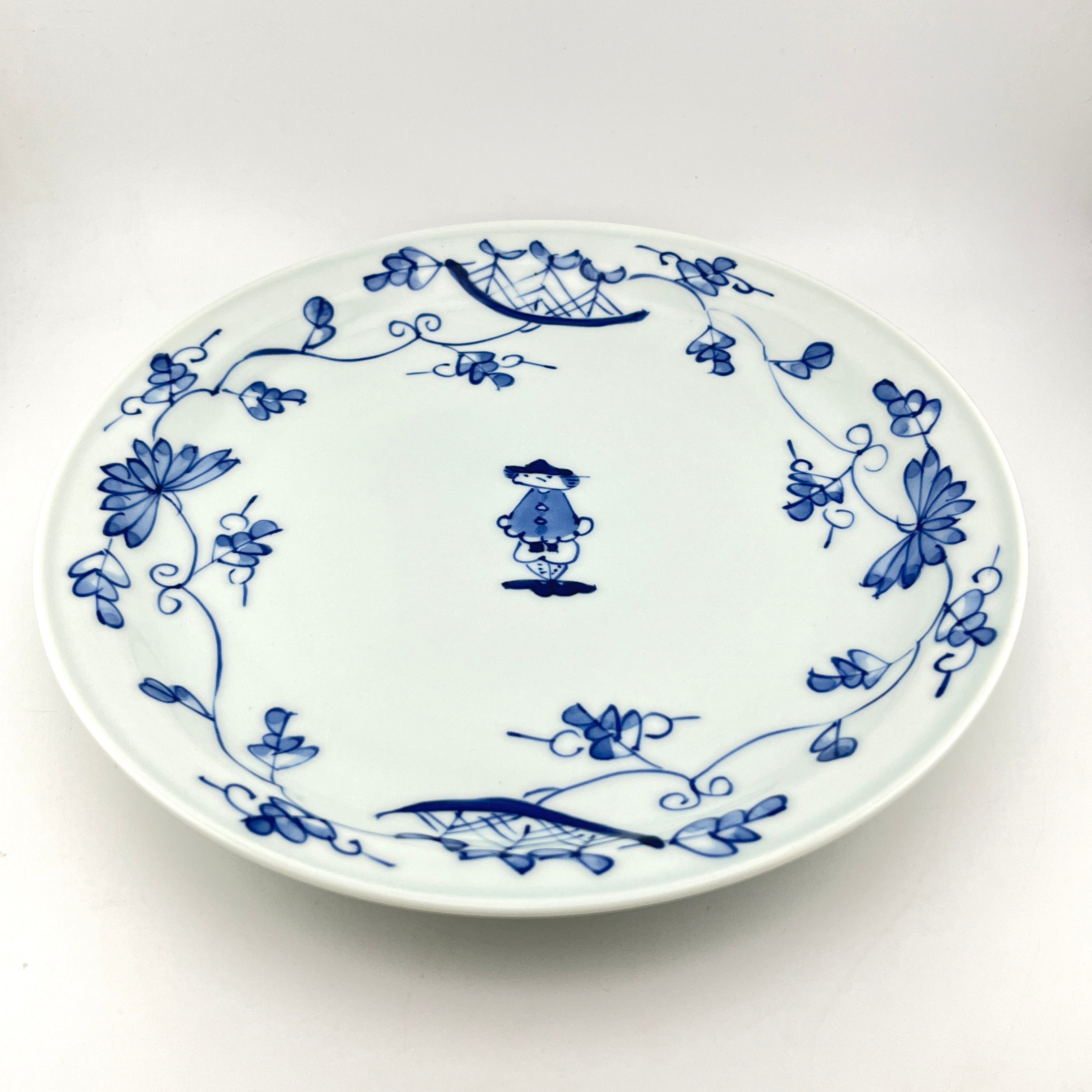 有田焼 青花 しん窯 唐草異人 玉渕8寸ミート皿 – 生活民芸 なかむた