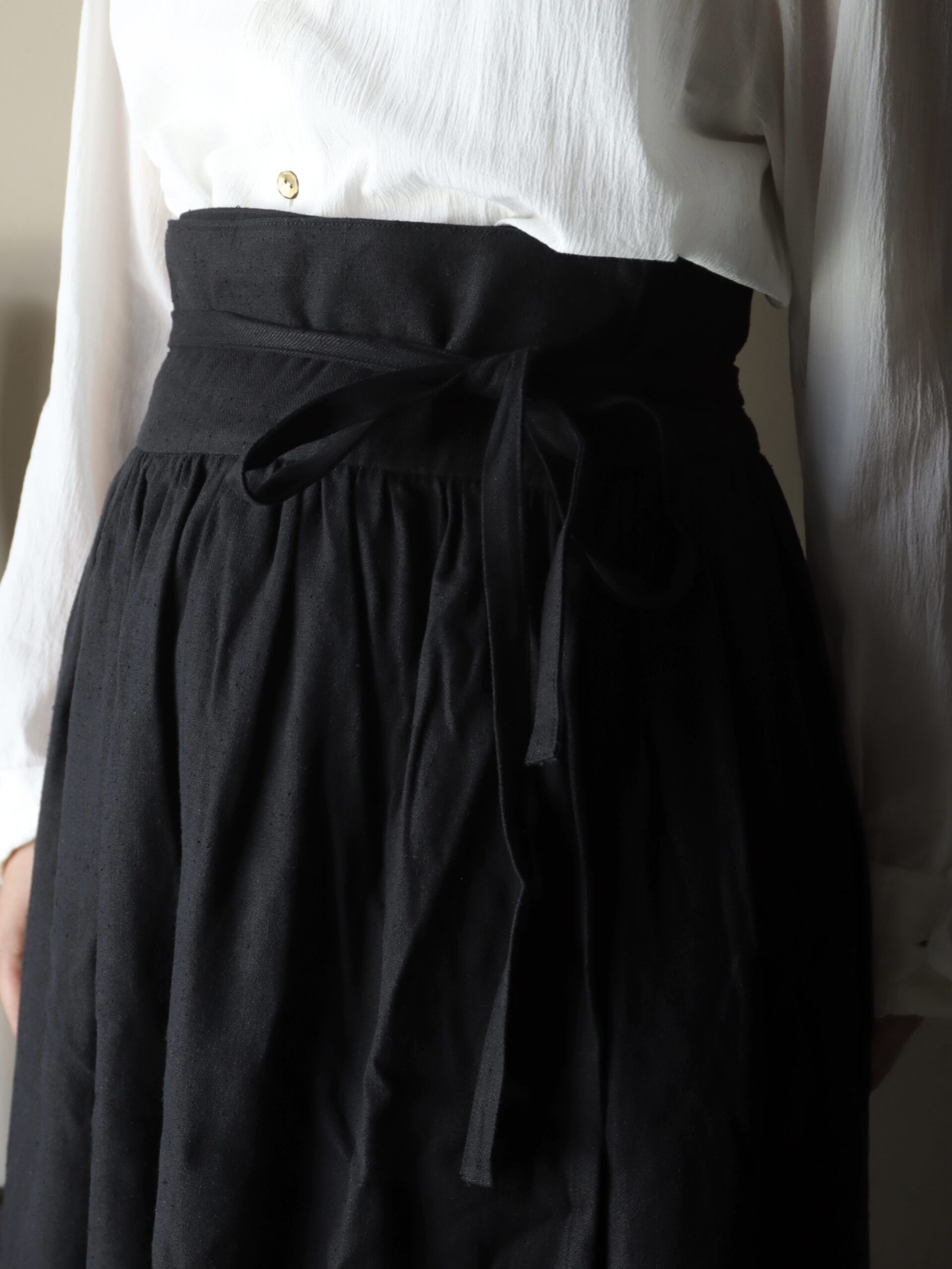 綾織絹麻巻きスカート 黒 （UNISEX）−SK-04− | mienisi