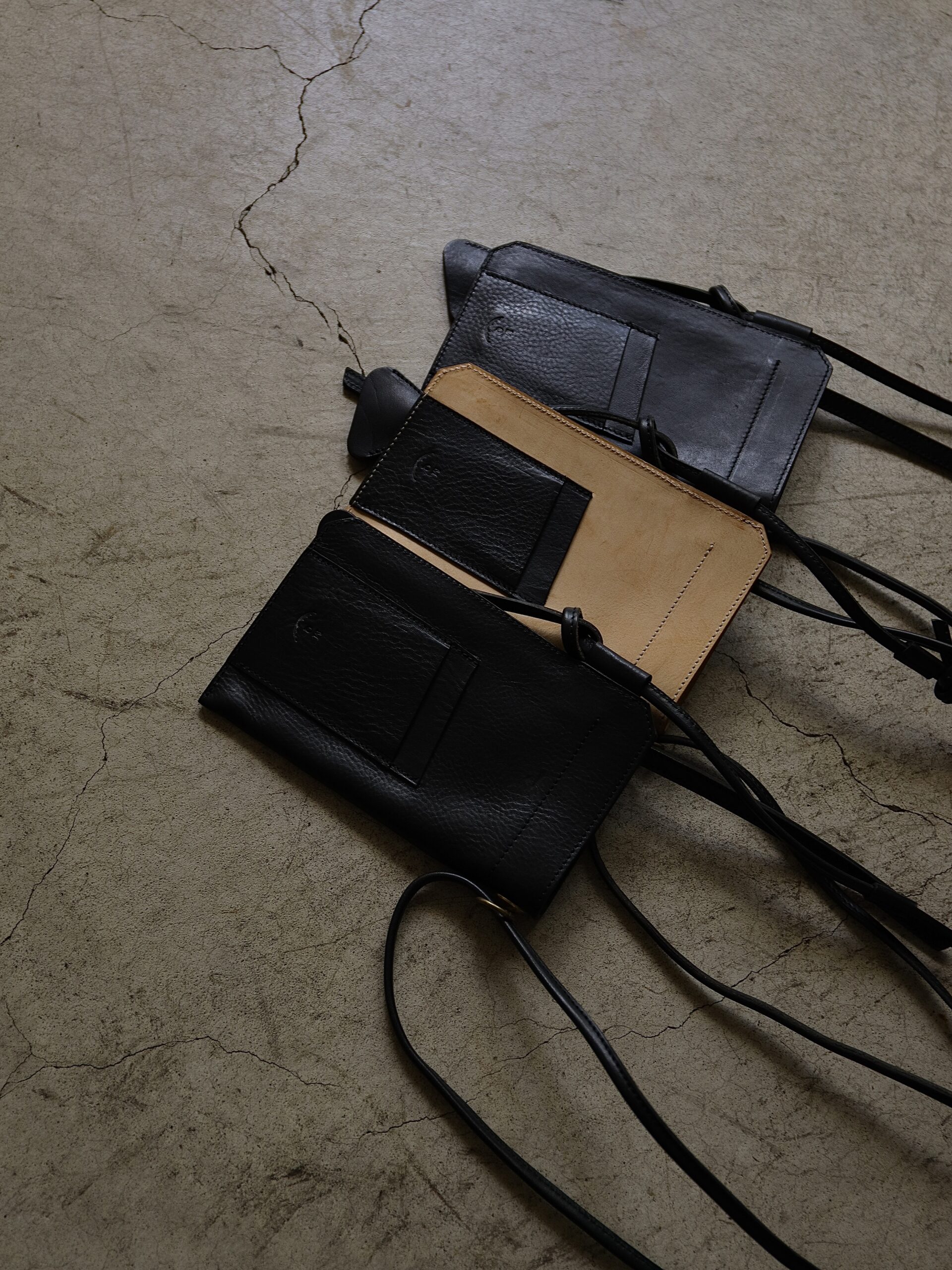 FLOW Full Leather Mobile Pouch (3 colors) −Collaboration with
