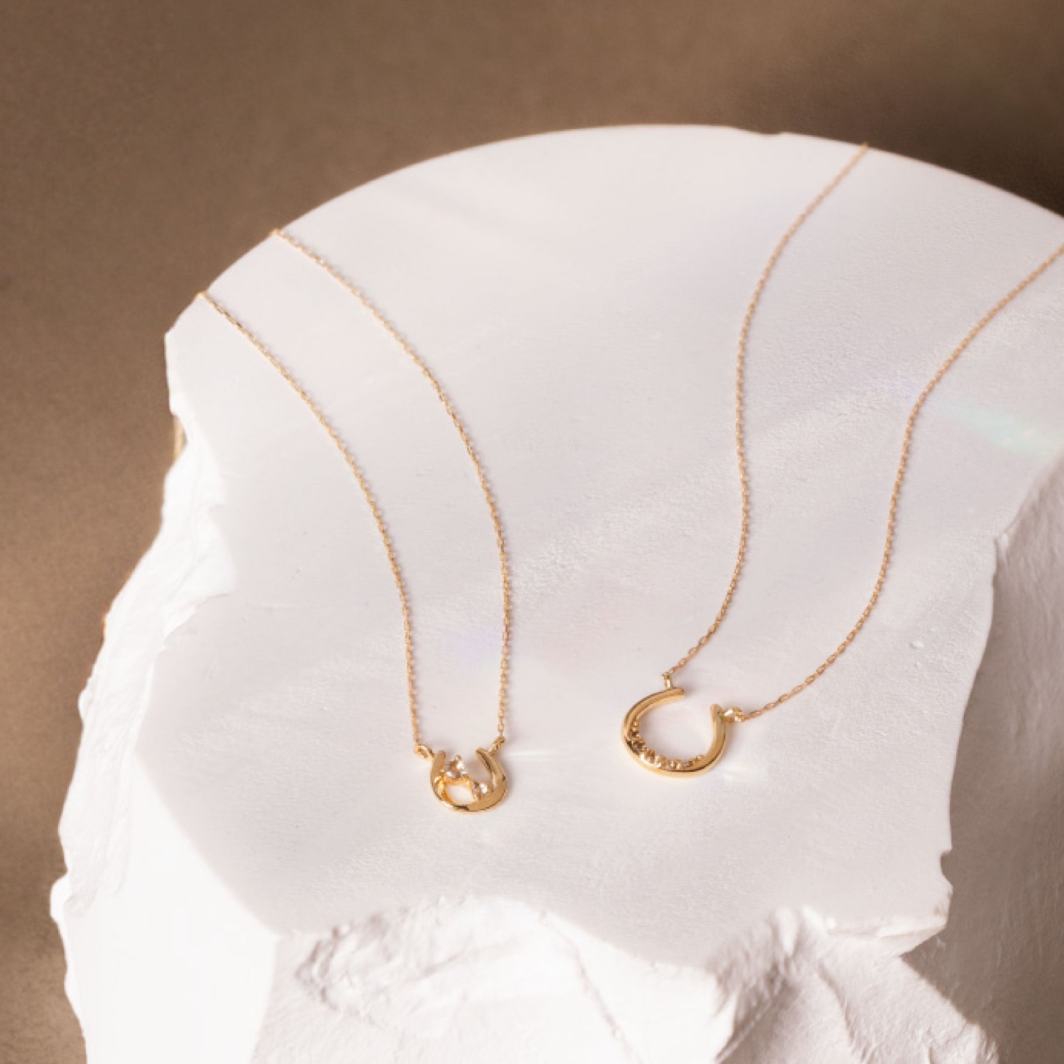 11月誕生石 K10 イエローゴールド ホワイトトパーズ 馬蹄 ネックレス