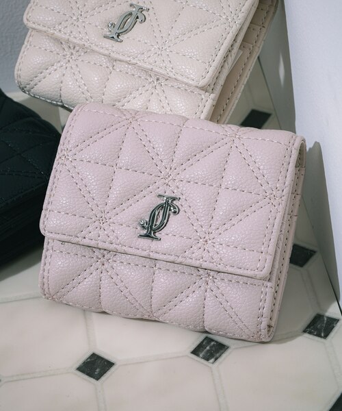 クロスJ キルト三つ折りウォレット｜ジルバイジルスチュアートの通販