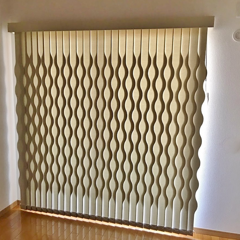 TOSOのバーチカルブラインド『デュアル シェイプ（STYLE C）』納品事例