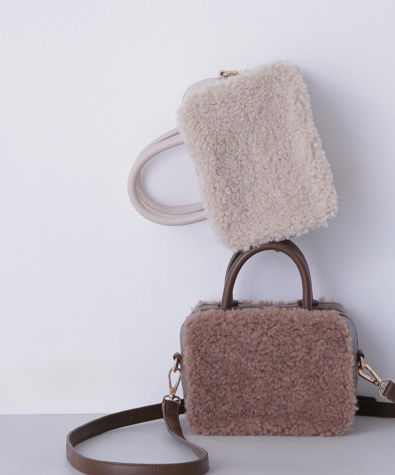 カーリーフェイクファーボクシーショルダーバッグ | NATURAL BEAUTY