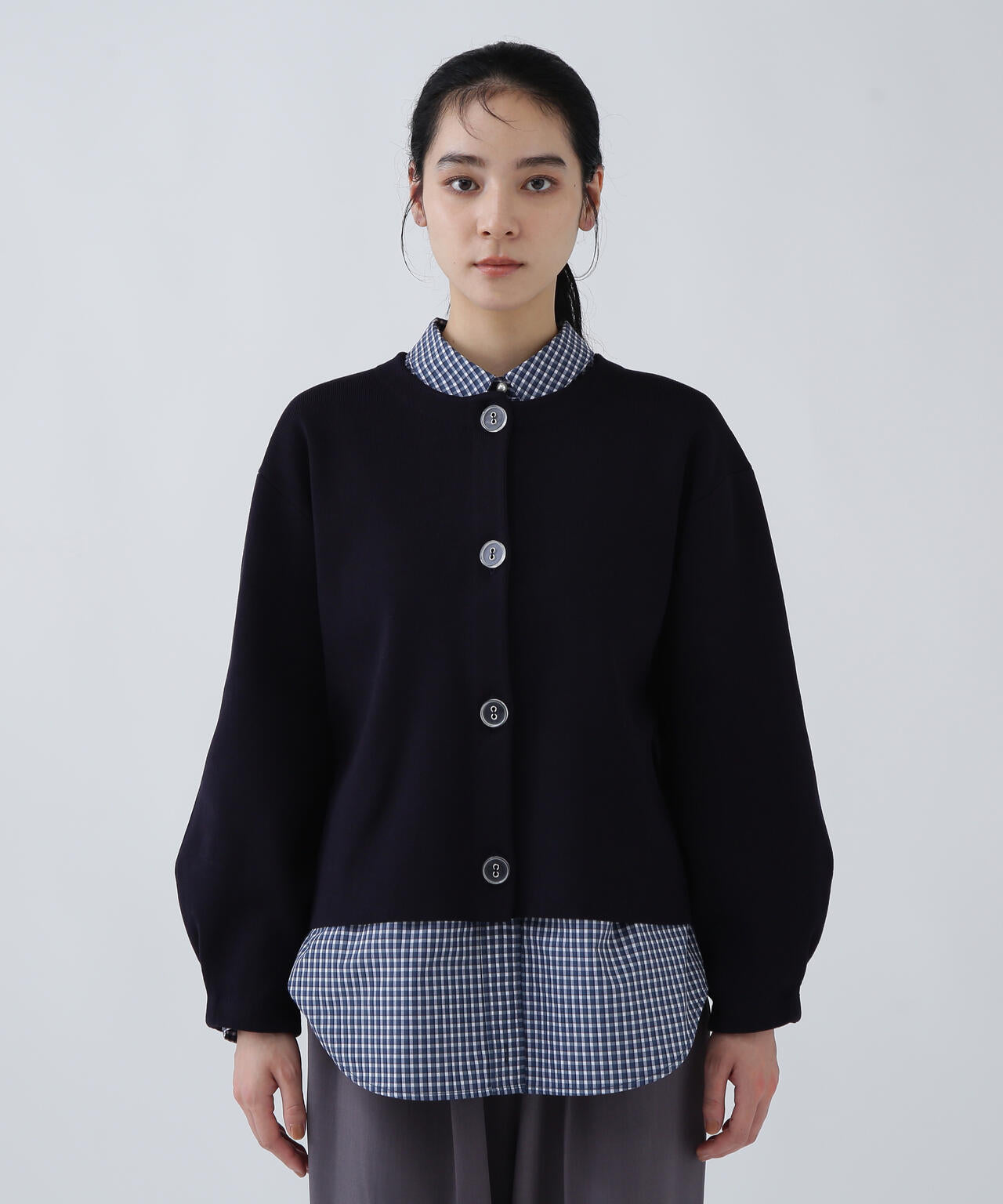 ユーティリティー】毛玉になりにくいクリア釦ニットカーディガン