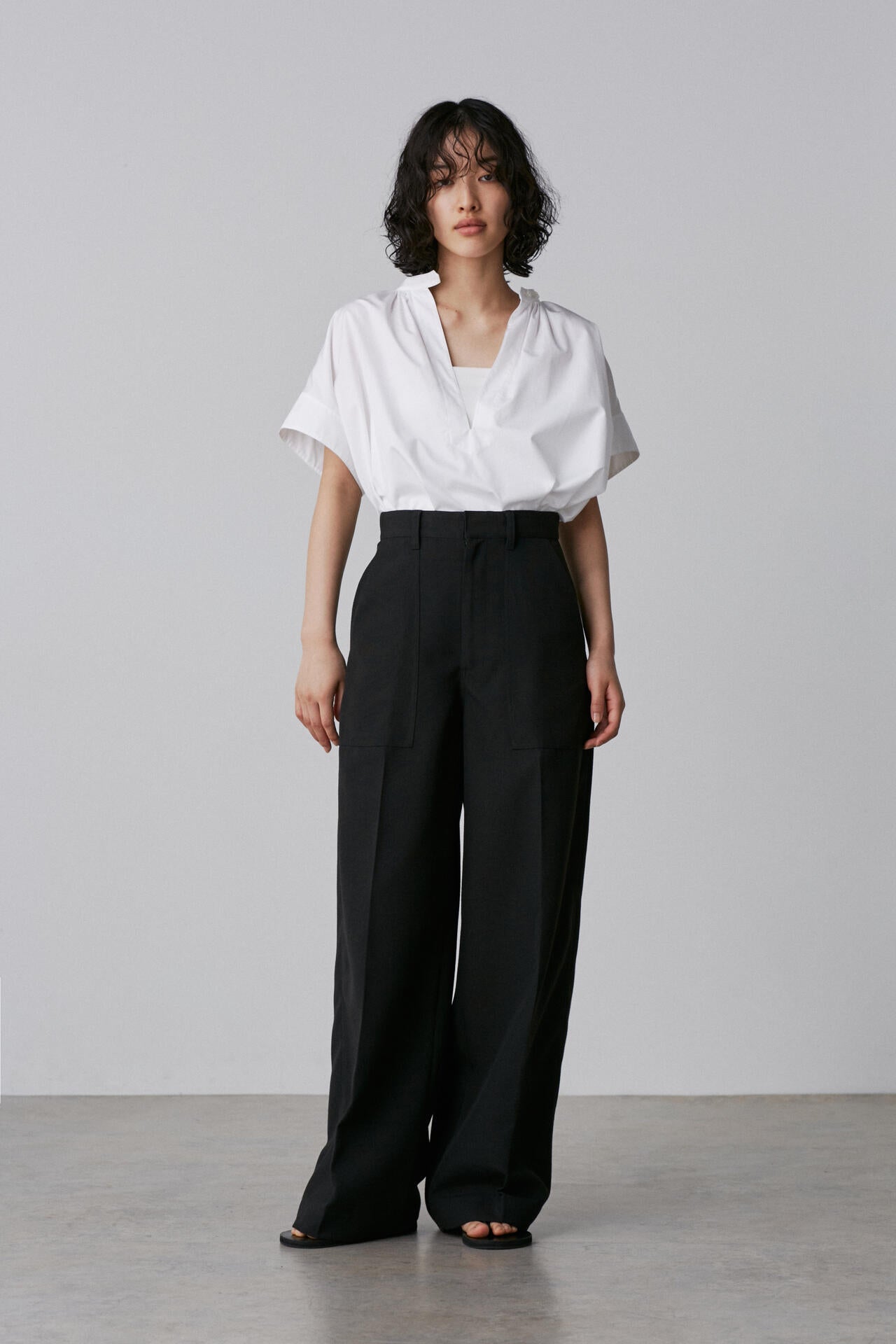 YLEVE / RECYCLE POLYESTER TROUSERS | YLÈVE（イレーヴ） ｜【公式