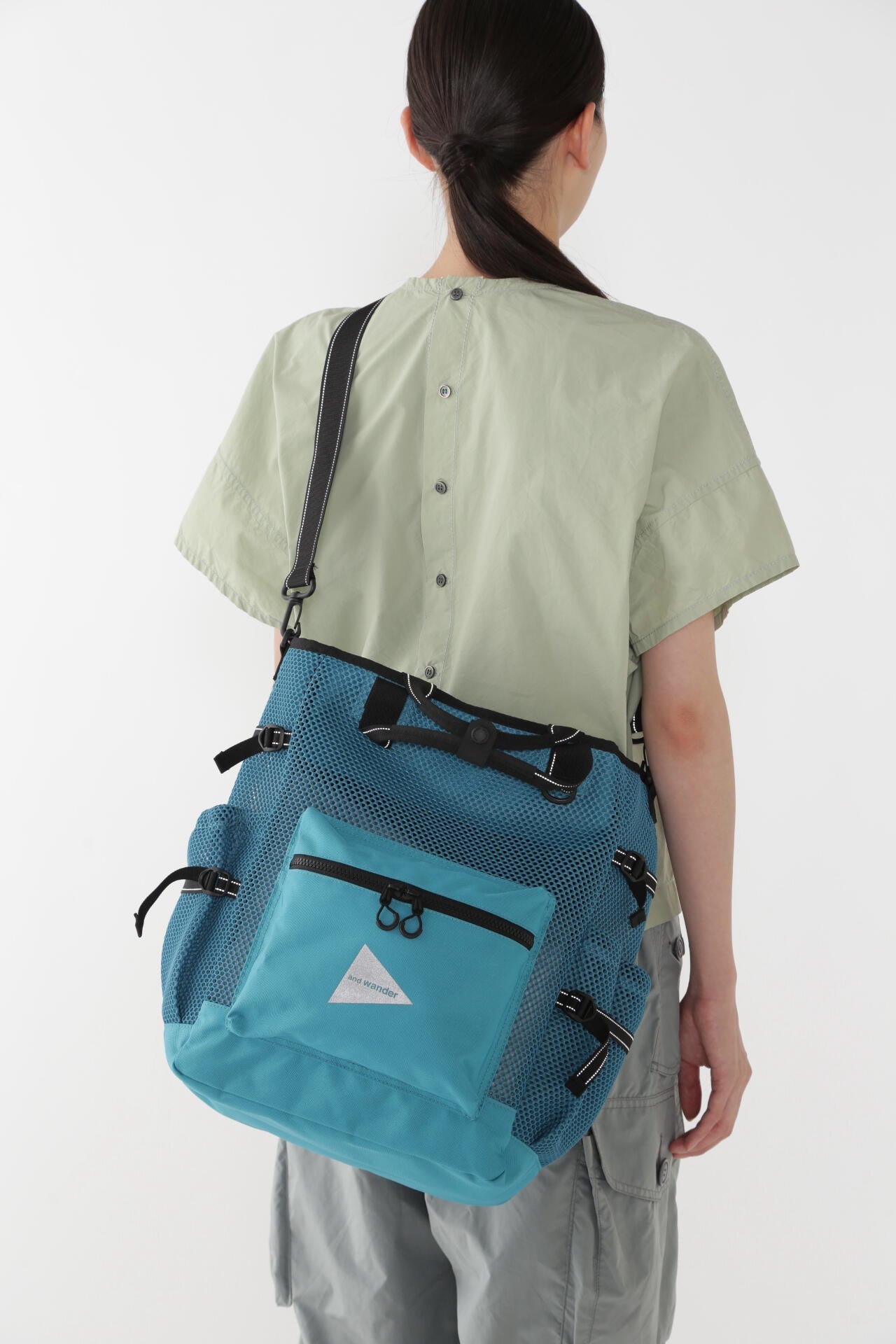 3D mesh 2way tote bag | and wander（アンドワンダー） ｜【公式