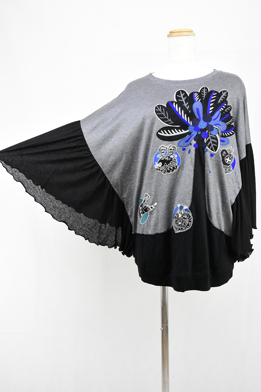 トクコマエダ（TOKUKO 1er VOL）刺繍付きポンチョ風カットソー | MONA