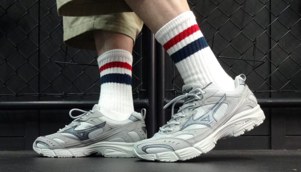 究極のデイリーランシューズ」軽くて快適…ミズノの傑作“MXR”を