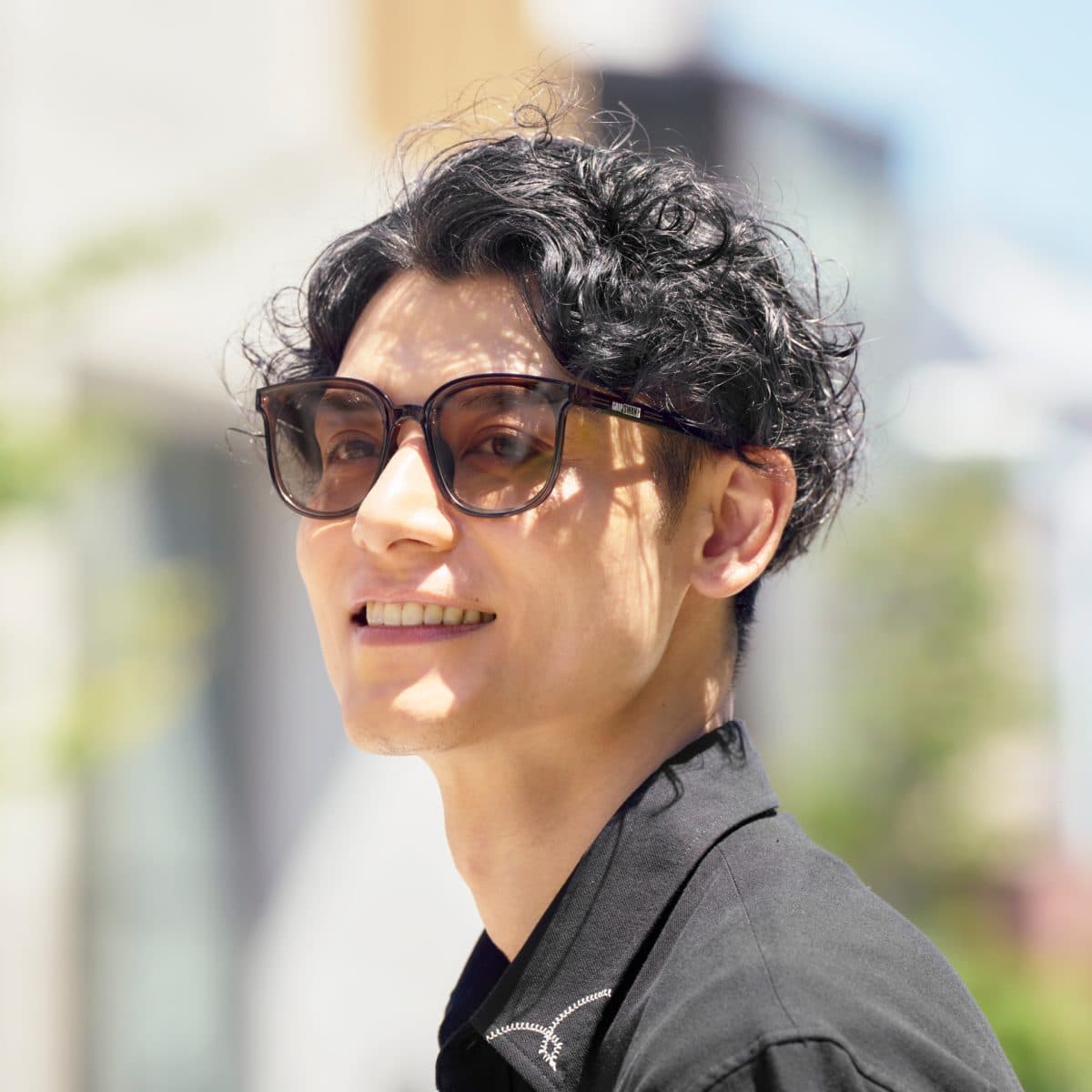 調光サングラス付録がついに折りたたみ式に」紫外線も怖くない