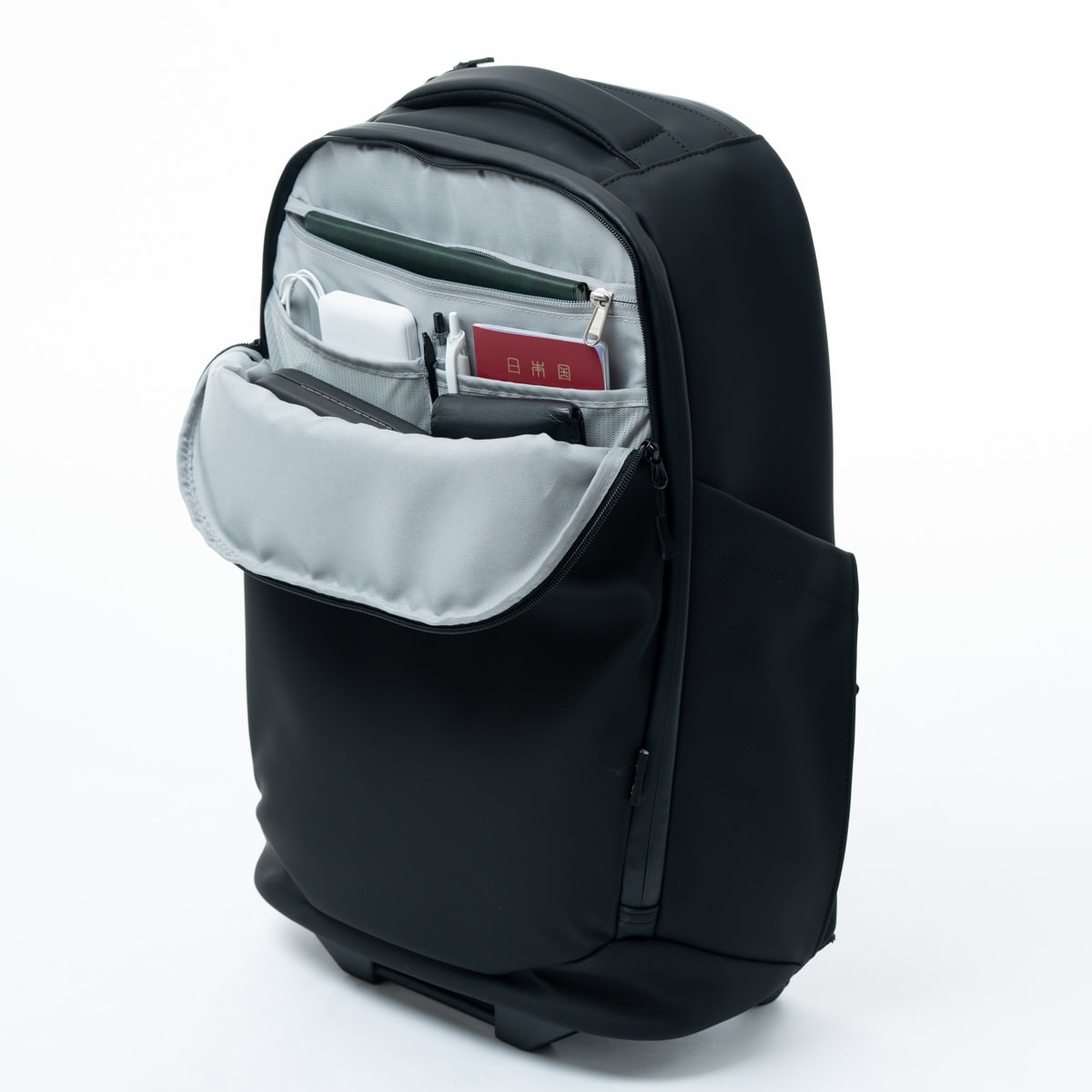 背負えるスーツケース】キャスター格納式で「キャリー→リュックに瞬間