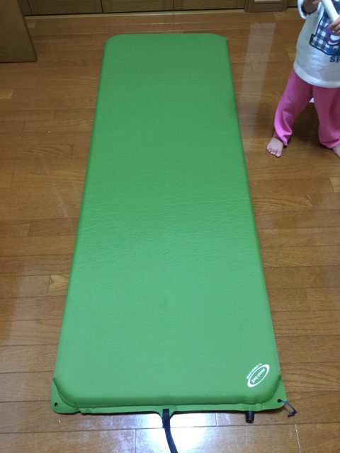 柏の葉で買いました。モンベル スリーピングマット: 雨のち晴れ