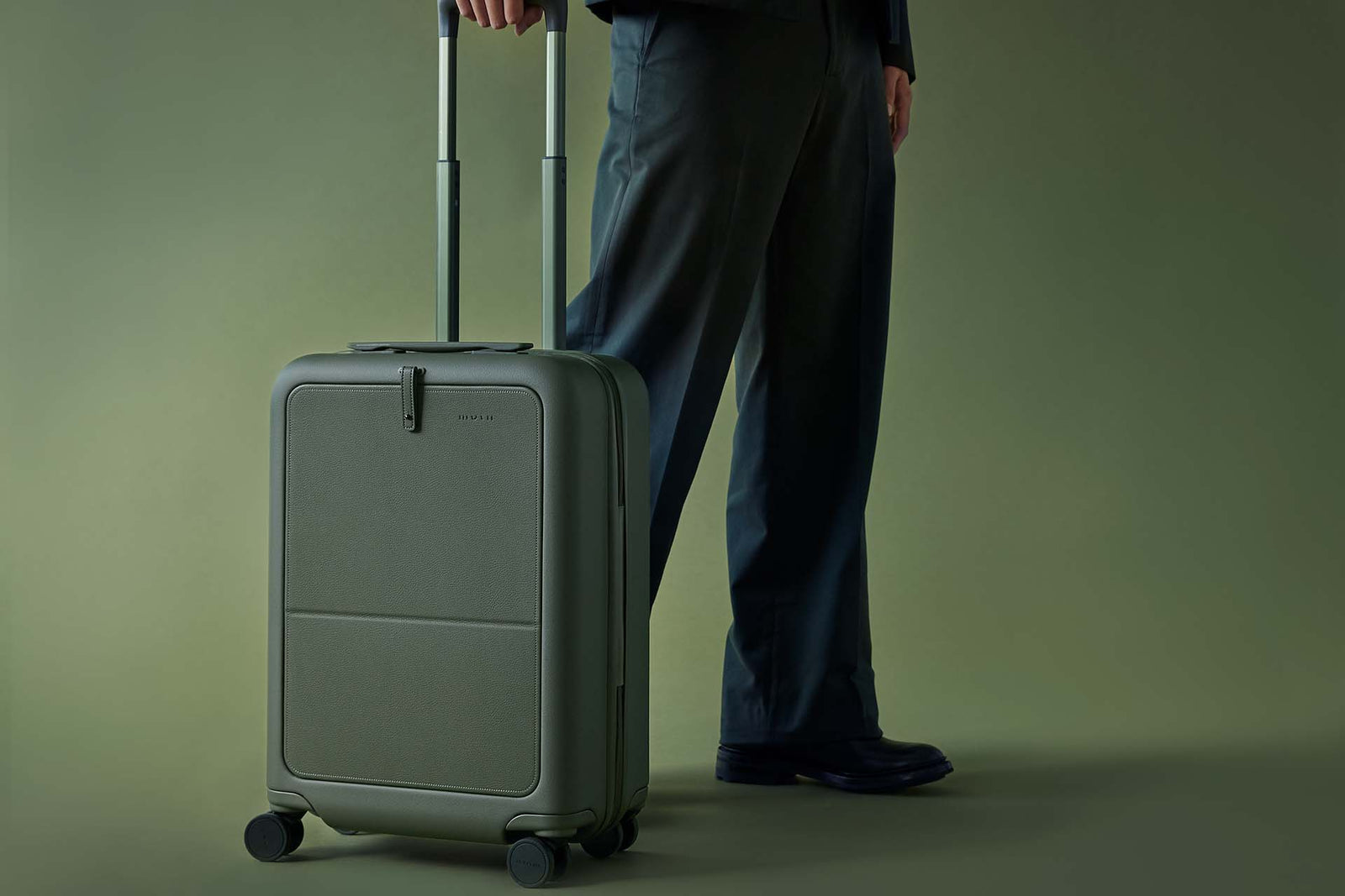 moln（モルン） キャリーオンスーツケース・モス（緑） 同色タグ付き