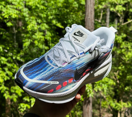 ジョギングショーズ】NIKE ボメロ18の光る新色『SE』: 自転車と