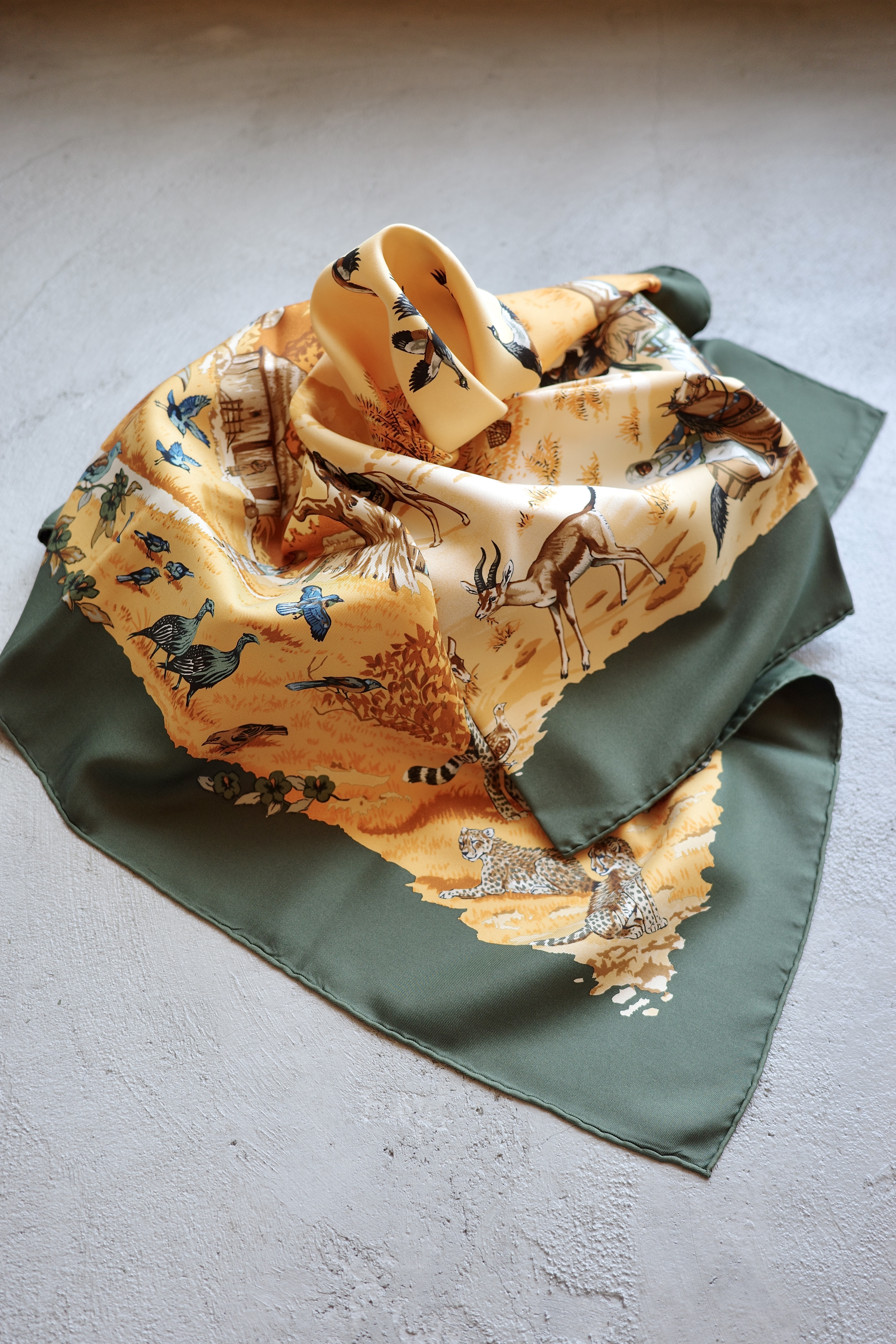 HERMÈS カレ 90 ”​​africa” スカーフ - mozme