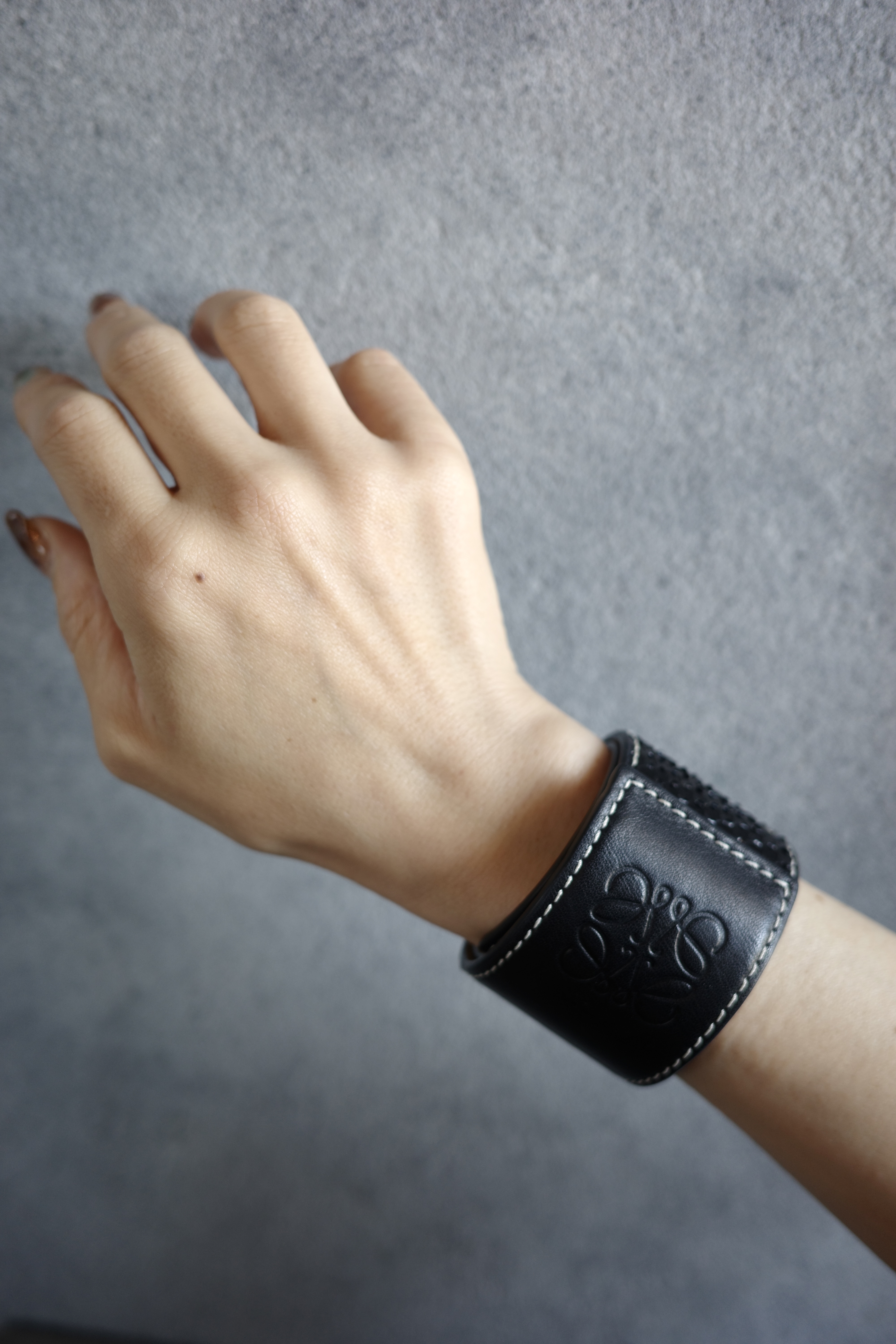 LOEWE レザースラップブレスレット - mozme