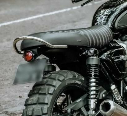 トライアンフ ボンネビル、スクランブラーなどにライトストーンガード