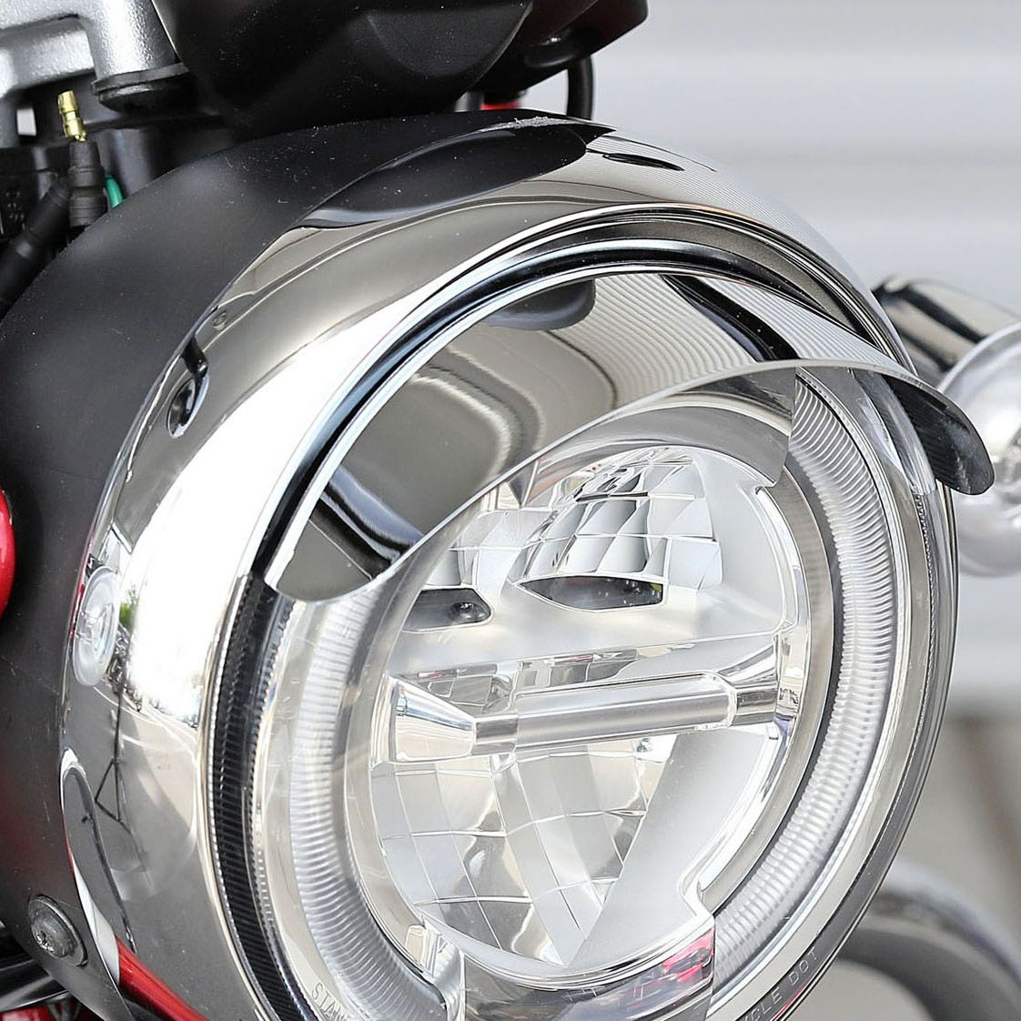 ホンダ DAX125、モンキー125 ヘッドライトバイザー (クローム) KIJIMA