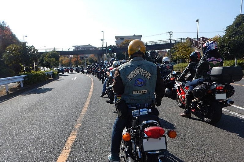 ヨコハマで100台のバイクが哀悼の咆哮をした日、変わらないのが