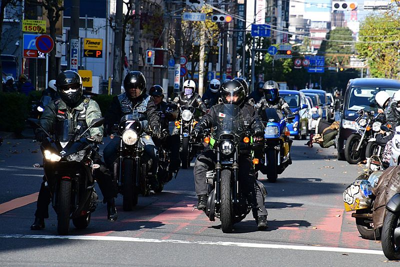 ヨコハマで100台のバイクが哀悼の咆哮をした日、変わらないのが