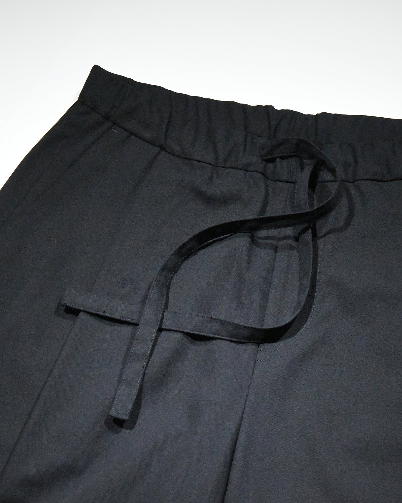 EASY TROUSERS | 大人が着られる上品なオーバーサイズ | mù_