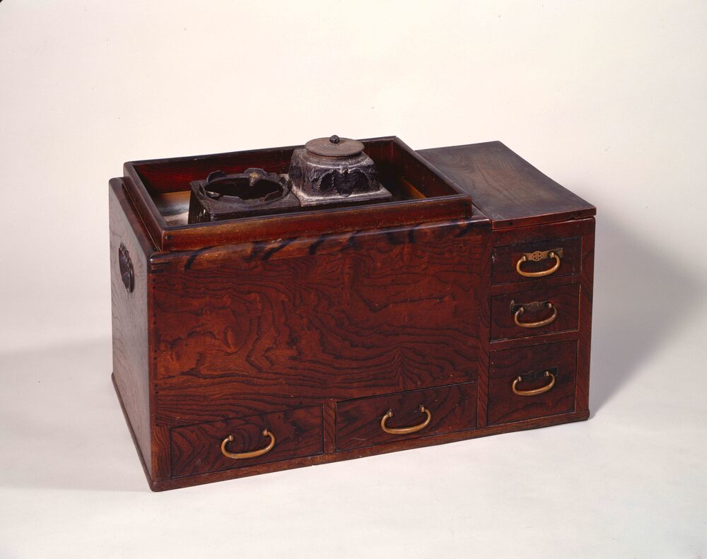 長火鉢 | ToMuCo - Tokyo Museum Collection