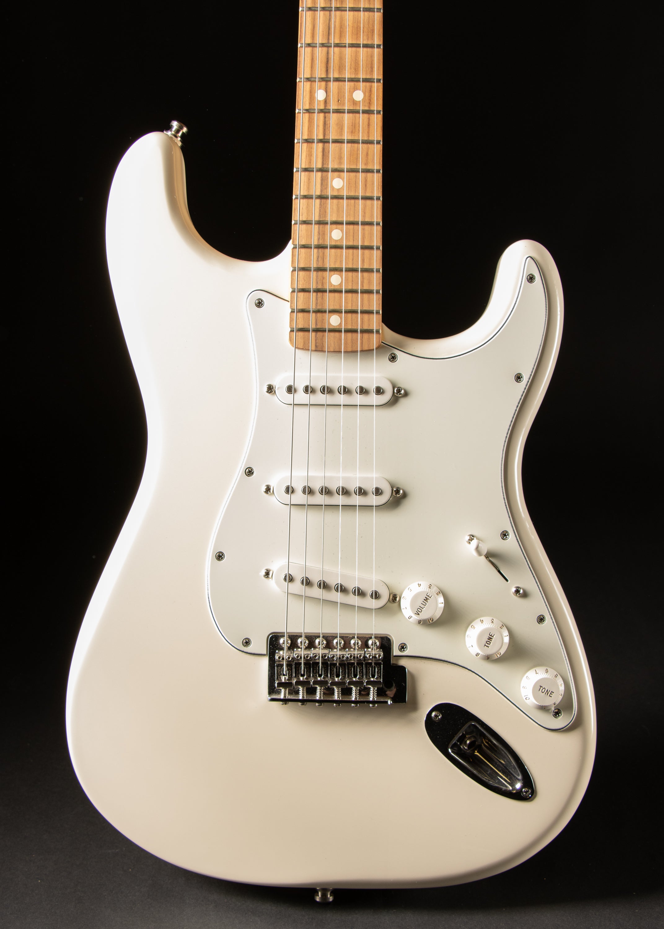 2017 Fender Standard Stratocaster MIM Antique White – Music City