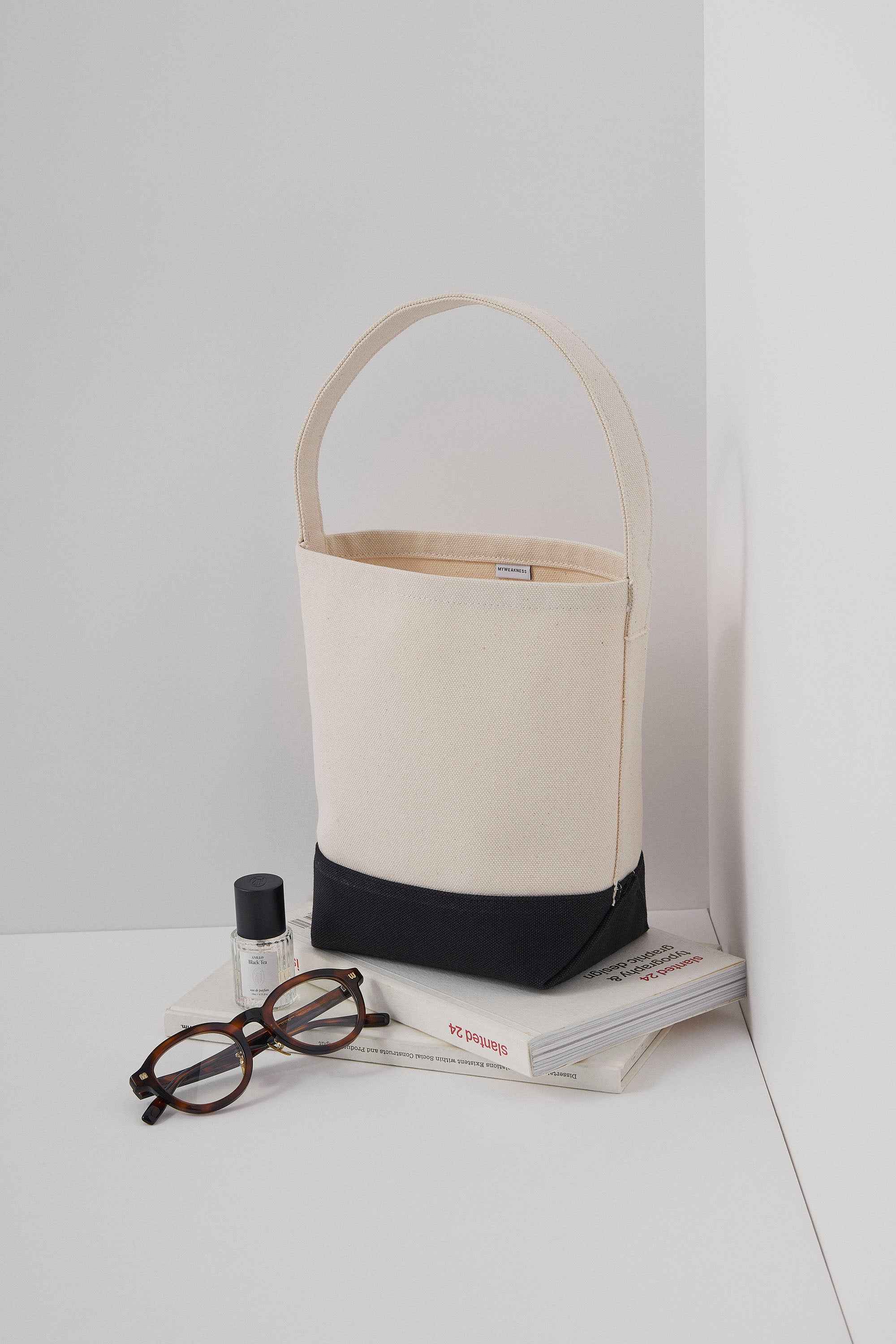 09.jpg?crop=center&height=1200