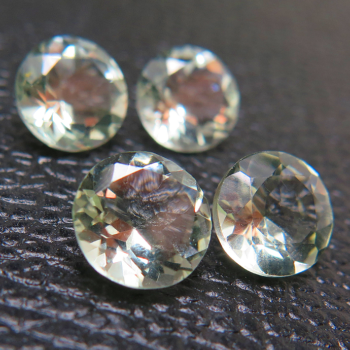 グリーンアメジスト（プラシオライト）非加熱 ブラジル産 天然石ルース