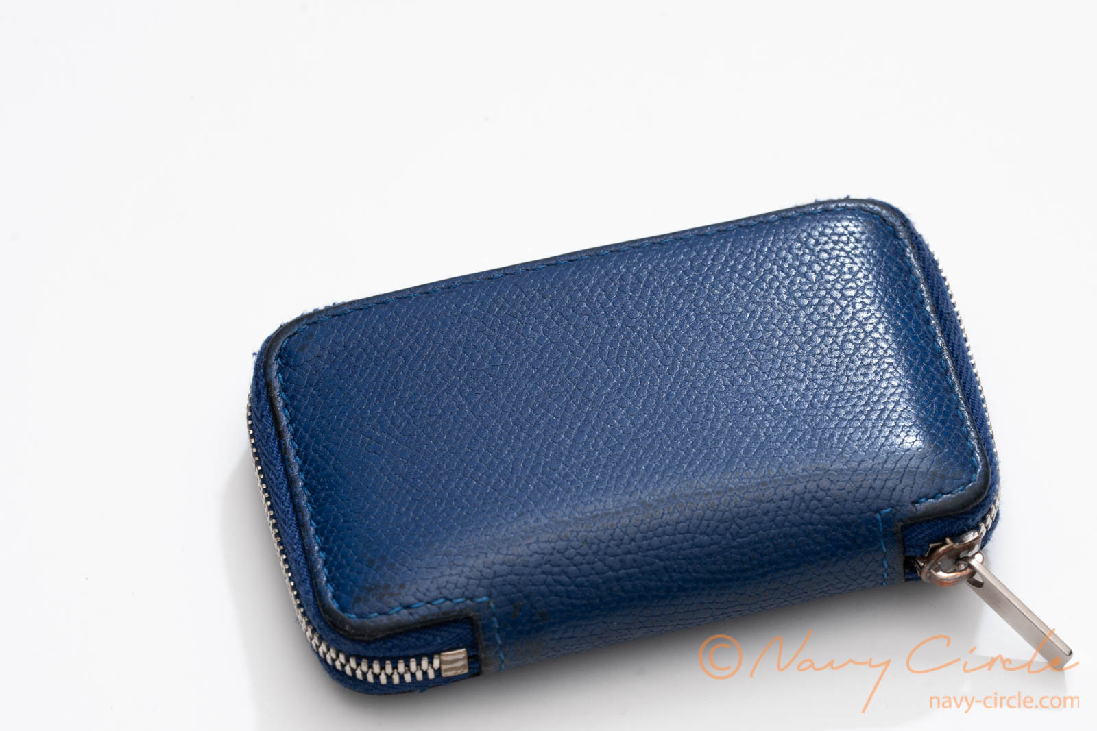 私の愛用品 (11) Valextraのミニ財布 | Navy Circle