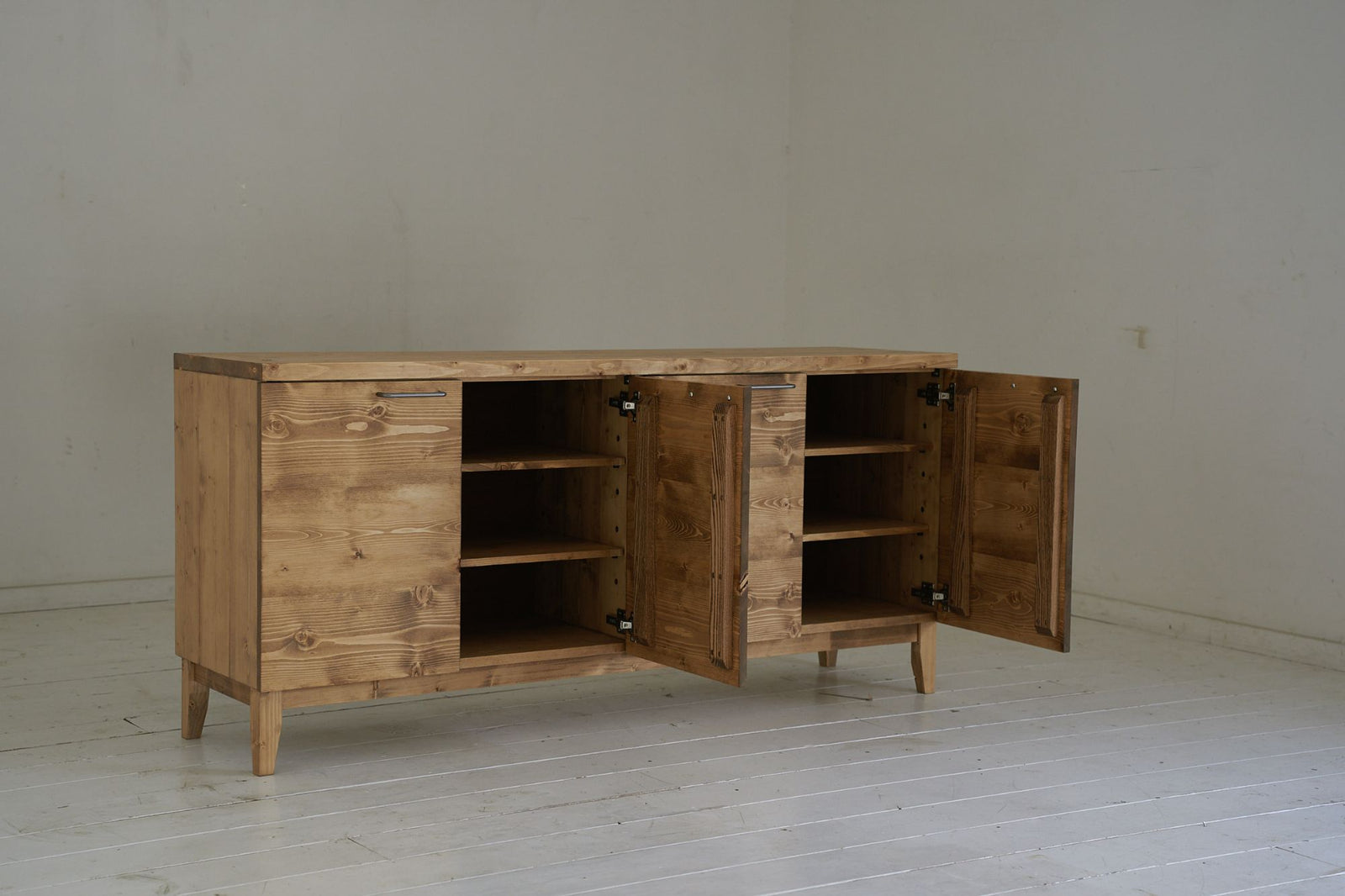 全面無垢の開き戸キャビネット – NEALD