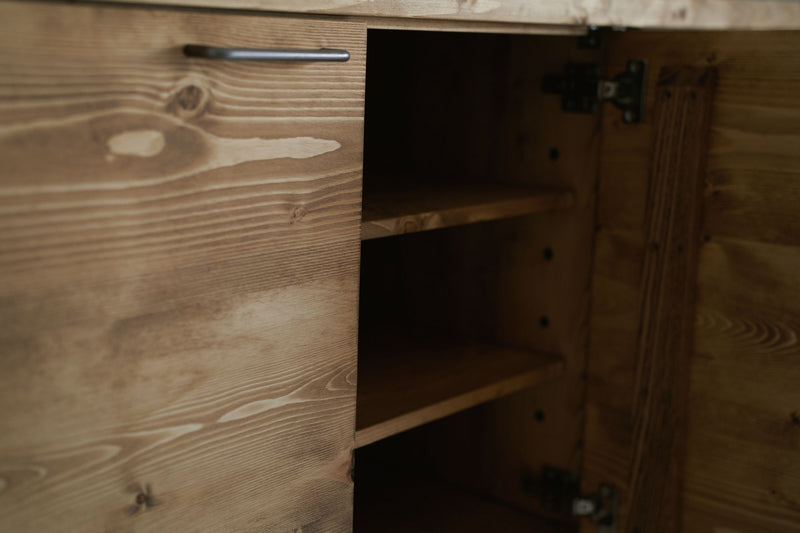 全面無垢の開き戸キャビネット – NEALD