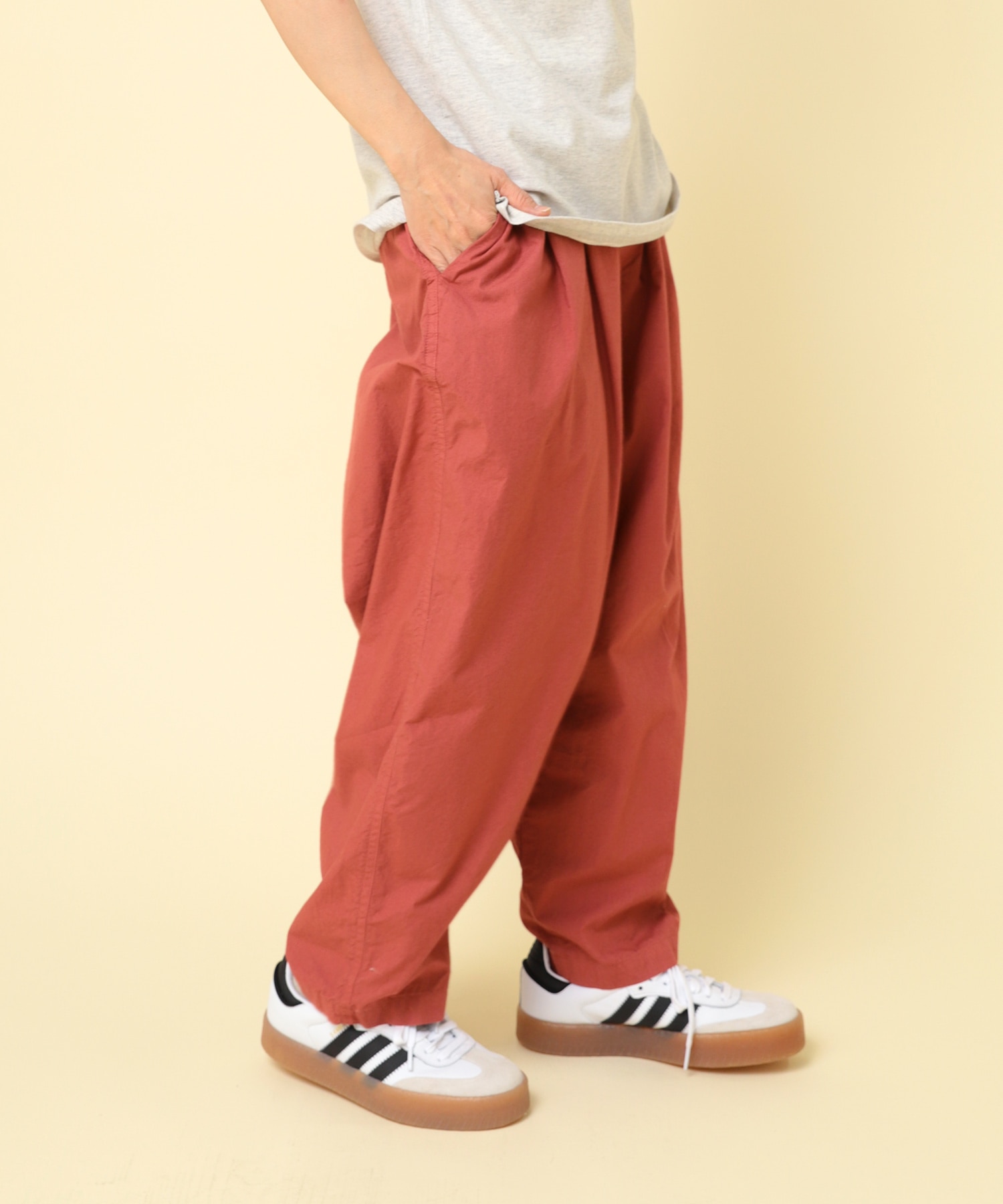 R4332 製品染めアンクルタックパンツ(F ブラック): パンツ - RNA