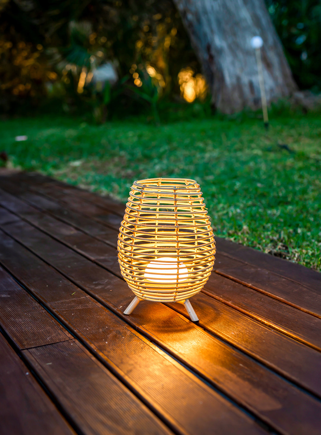 Bossa 30: Hand-Woven Wireless Table Lamp with Remote – Newgarden